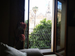 Luxury Apartment with views to Alcazar, Cathedral and Giralda.